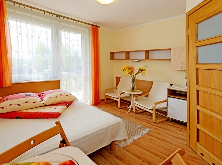 Villa SOLARIS Pok&oacute;j 2-osobowy z ł&oacute;żkiem małżeńskim na piętrze